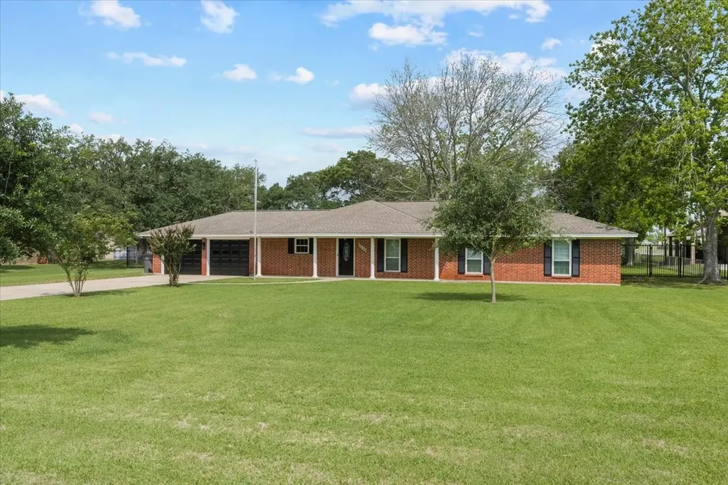 11511 Cherry Point Drive Mont Belvieu TX 77535