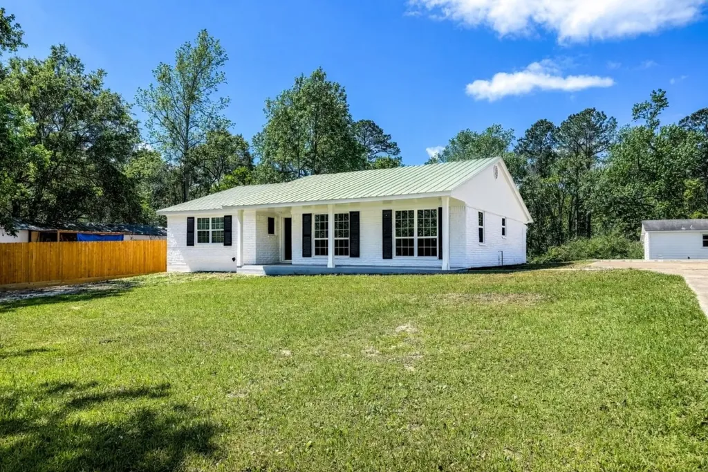 7142 State Highway 75 S Huntsville TX 77340