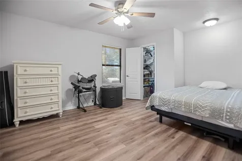 12315 Fisher Drive Mont Belvieu TX 77523