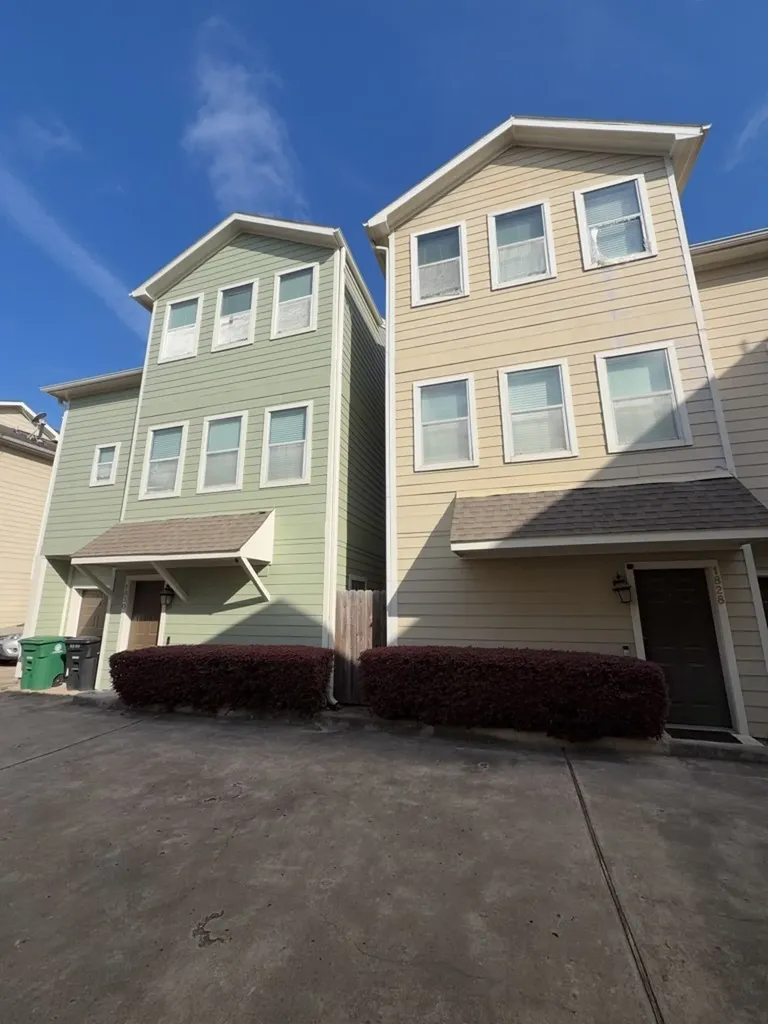 1828 Fletcher Street Houston TX 77009