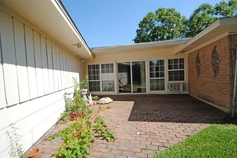 1006 Baymeadow Drive Houston TX 77062