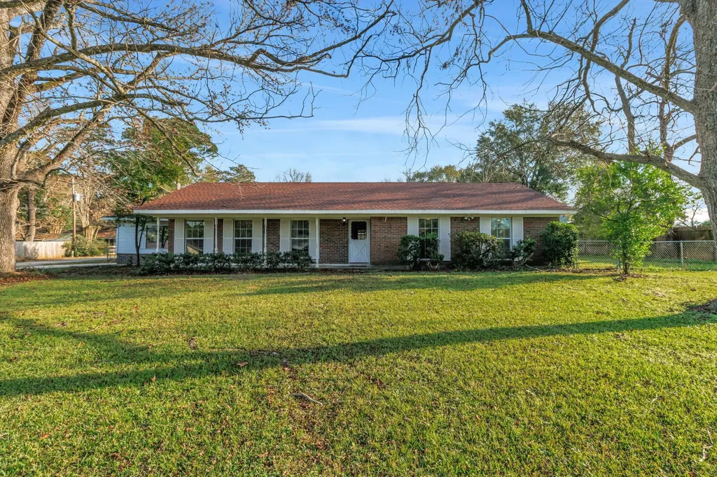 20 Woods Lane Coldspring TX 77331
