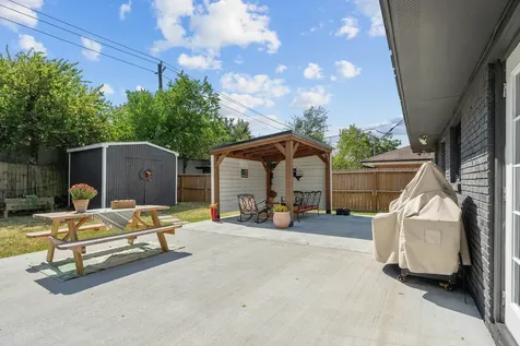 1119 W 30th Street Houston TX 77018