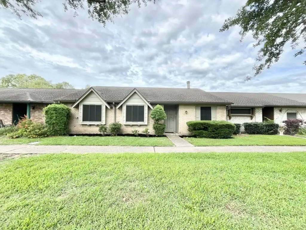 3918 Laura Leigh Drive Friendswood TX 77546