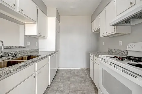 13480 S Thorntree Drive 1206 Houston TX 77015