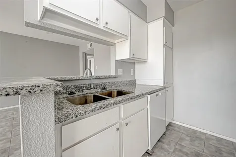 13480 S Thorntree Drive 1206 Houston TX 77015