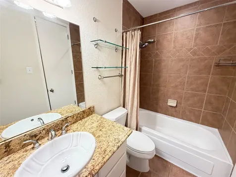 4515 Briar Hollow Place 315 Houston TX 77027