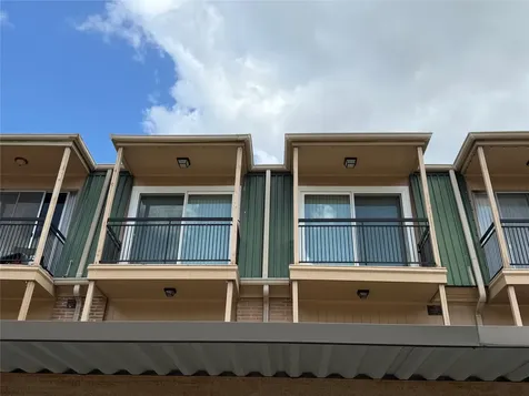 4515 Briar Hollow Place 315 Houston TX 77027