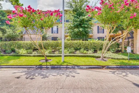 4515 Briar Hollow Place 315 Houston TX 77027