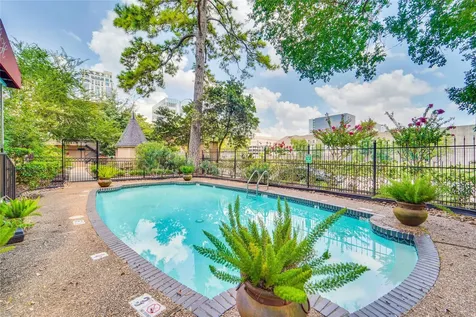 4515 Briar Hollow Place 315 Houston TX 77027