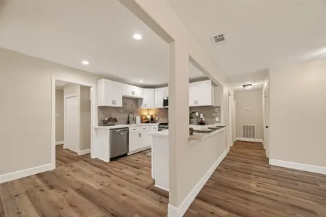 917 S Main Street Highlands TX 77562