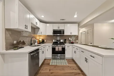 917 S Main Street Highlands TX 77562