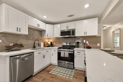 917 S Main Street Highlands TX 77562