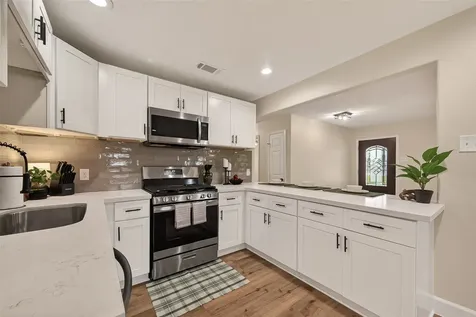 917 S Main Street Highlands TX 77562