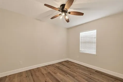 917 S Main Street Highlands TX 77562