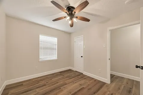 917 S Main Street Highlands TX 77562