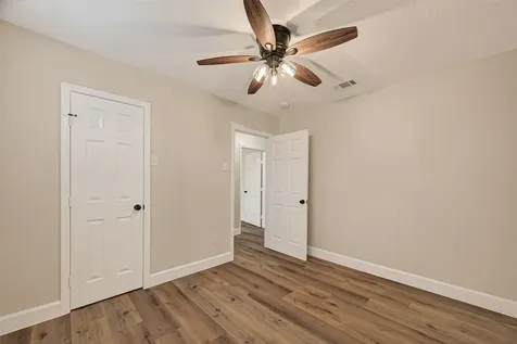 917 S Main Street Highlands TX 77562