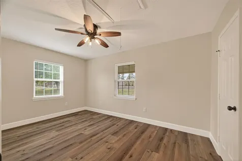 917 S Main Street Highlands TX 77562