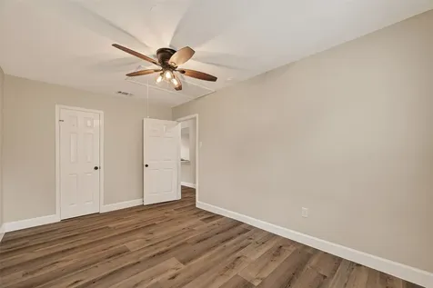 917 S Main Street Highlands TX 77562