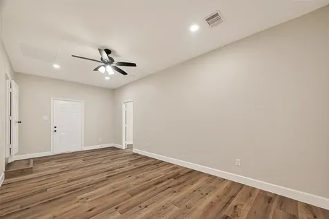 917 S Main Street Highlands TX 77562