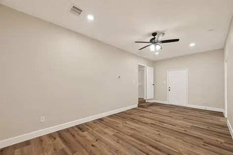 917 S Main Street Highlands TX 77562