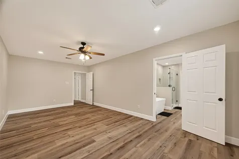 917 S Main Street Highlands TX 77562