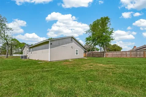 917 S Main Street Highlands TX 77562