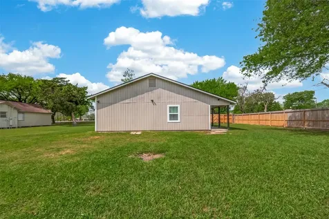 917 S Main Street Highlands TX 77562