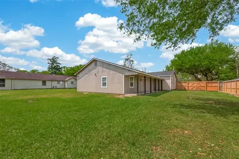 917 S Main Street Highlands TX 77562