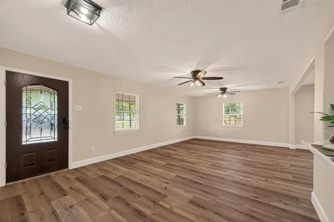 917 S Main Street Highlands TX 77562