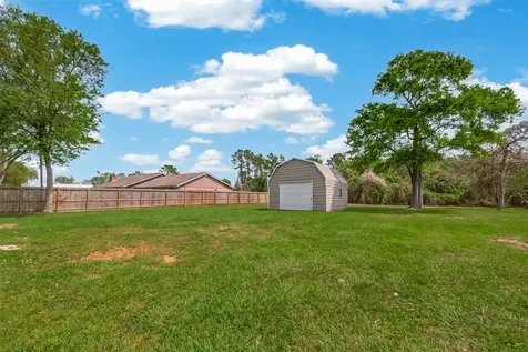 917 S Main Street Highlands TX 77562