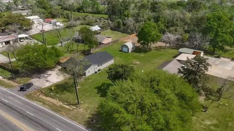 917 S Main Street Highlands TX 77562