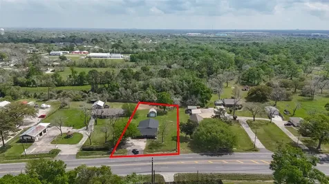 917 S Main Street Highlands TX 77562