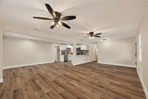 917 S Main Street Highlands TX 77562