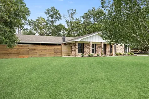 1019 Pineglen Drive Sour Lake TX 77659