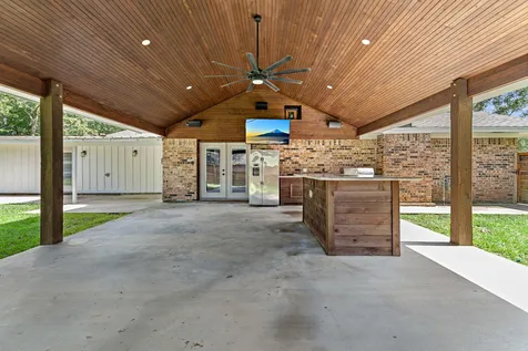 1019 Pineglen Drive Sour Lake TX 77659