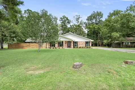 1019 Pineglen Drive Sour Lake TX 77659