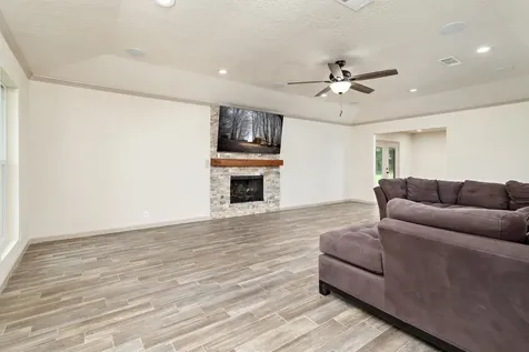 1019 Pineglen Drive Sour Lake TX 77659