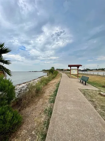 1003B 24th Street San Leon TX 77539
