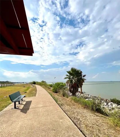 1003B 24th Street San Leon TX 77539