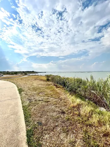 1003B 24th Street San Leon TX 77539