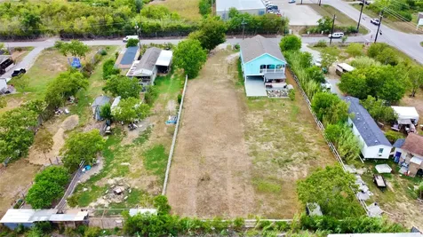 1003B 24th Street San Leon TX 77539