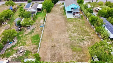 1003B 24th Street San Leon TX 77539