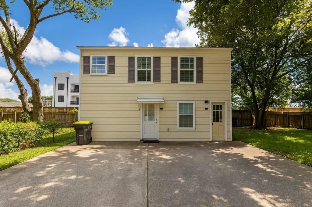 422 W Burleson Street Wharton TX 77488