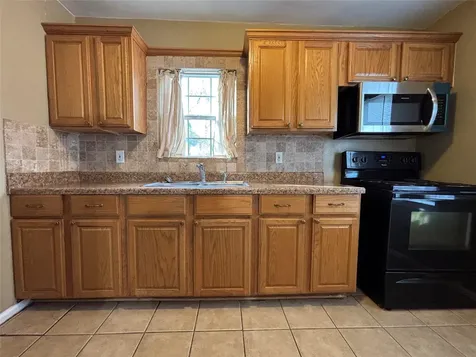 422 W Burleson Street Wharton TX 77488