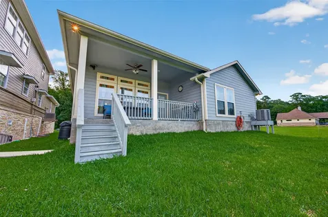 100 Wildwood Lake Drive N Huntsville TX 77340