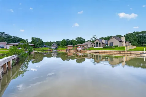100 Wildwood Lake Drive N Huntsville TX 77340