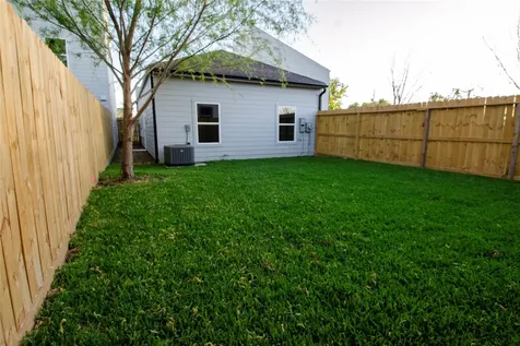 2830 Mansfield Street Houston TX 77091