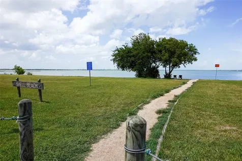 210 Fairfield Street Shoreacres TX 77571