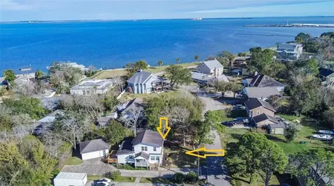 210 Fairfield Street Shoreacres TX 77571